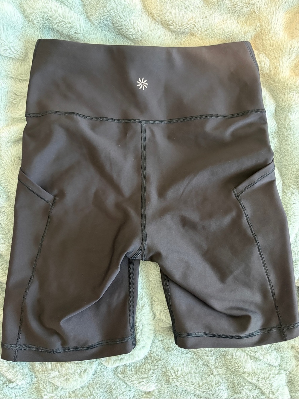Athleta Interval Stash 7” Shorts - Black XS